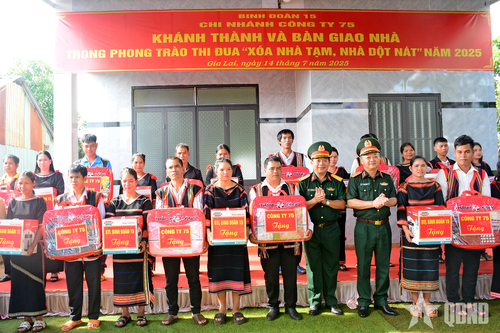 Công ty 75 (Binh đoàn 15) khánh thành, bàn giao 22 căn nhà tặng người lao động