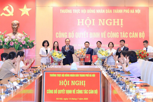 Hà Nội trao quyết định về công tác cán bộ của HĐND thành phố
