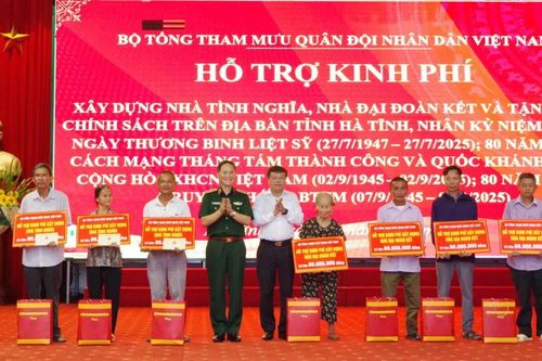 Bộ Tổng Tham mưu QĐND Việt Nam trao hỗ trợ xây nhà tình nghĩa, nhà đại đoàn kết tại Hà Tĩnh