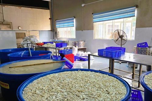 Phát hiện gần 7 tấn chân gà ngâm chất tẩy trắng