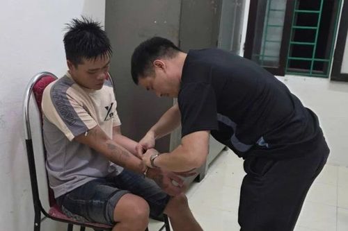 Bắt kẻ dùng ớt ngâm dấm bôi vào mắt nạn nhân, cướp tài sản