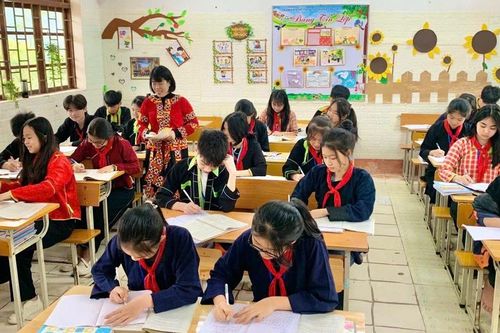 Chú trọng giáo dục học sinh dân tộc nội trú gìn giữ tiếng mẹ đẻ
