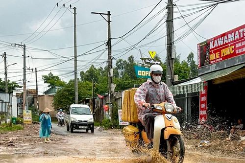 Tuyến đường thi công dang dở nhiều năm ở Đà Nẵng, người dân khốn khổ vì bụi bặm, bùn lầy