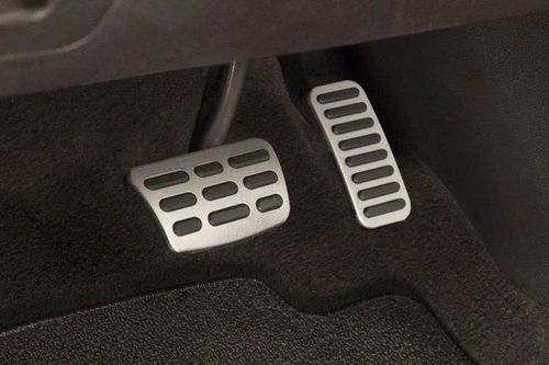 Trung Quốc sắp cấm xe điện mặc định chế độ lái 'một bàn đạp'