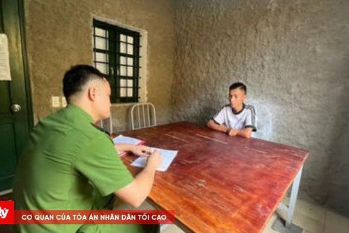 Tháo biển kiểm soát, mang theo hung khí đánh, chém người đi đường