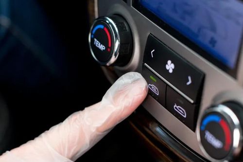 Nút bấm ít ai để ý tới giúp cabin ô tô mát nhanh mà không cần bật điều hòa