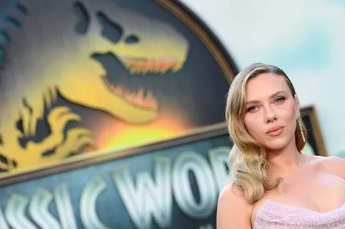 'Superman' đè bẹp phim của nữ diễn viên sexy nhất thế giới ở phòng vé Việt