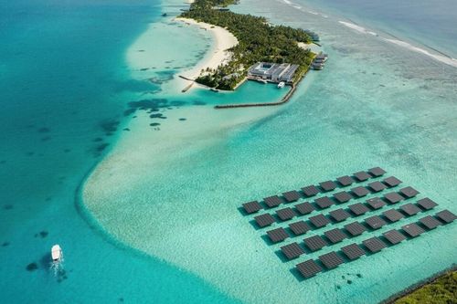 Maldives làm điện mặt trời nổi trên biển