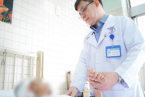 Sức khỏe của bé trai bị cây rơi trúng đầu ở TPHCM sau 2 tháng điều trị