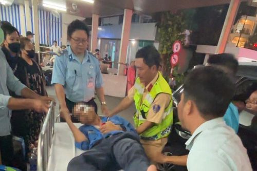 Ô tô bất ngờ dừng ở cao tốc, CSGT làm điều không ai ngờ tới