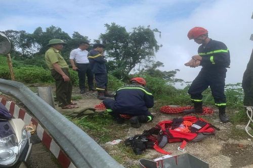 Kịp thời cứu 2 người rơi xuống vực tại Vườn quốc gia Ba Vì