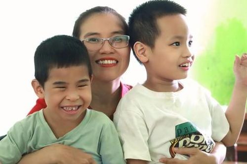 'Người mẹ' đặc biệt của những trẻ khuyết tật