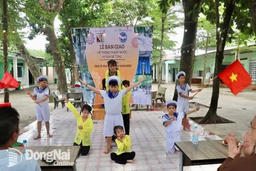 Bàn giao công trình thoát nước, sân bê tông trị giá hơn 800 triệu đồng cho mái ấm Diệu Pháp