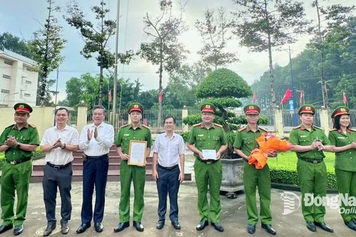 Khen thưởng Công an xã Long Thành tham gia phá nhanh nhiều vụ án lớn