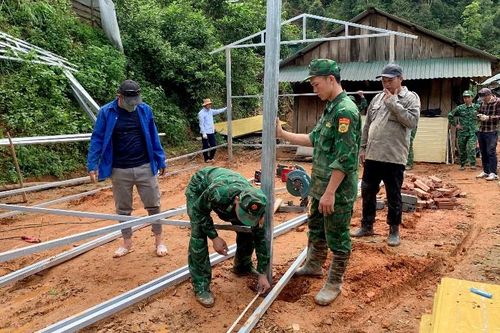 Góp sức tạo nên những mái ấm '3 cứng'