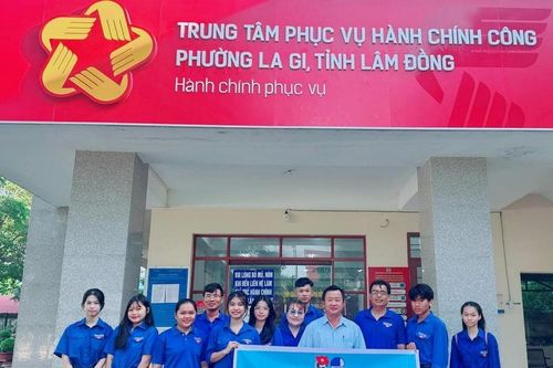 Tuổi trẻ phường La Gi ra quân đội hình 'Bình dân học vụ số'