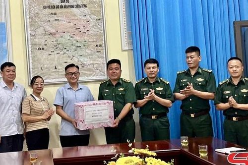 Tăng cường phối hợp bảo vệ biên giới, xây dựng nông thôn mới