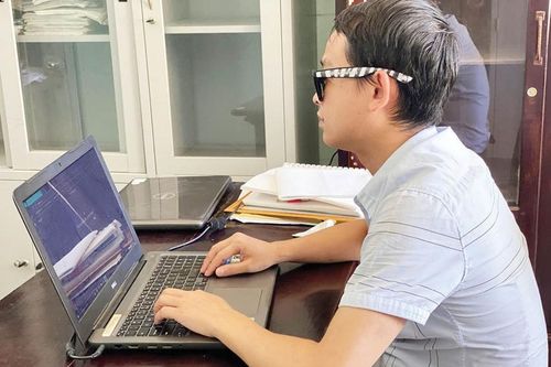 Người mù hòa nhập 'thế giới phẳng'