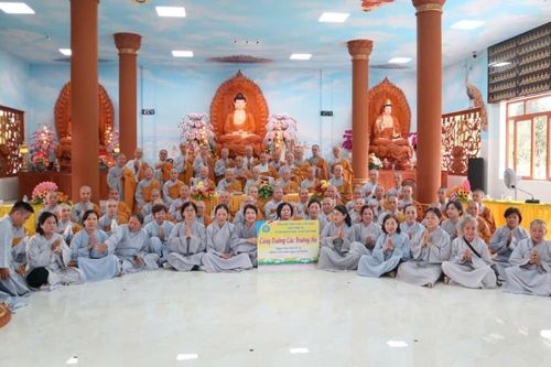 Phân ban Ni giới GHPGVN TP.HCM thăm trường hạ chùa Di Đà - xã Nhuận Đức