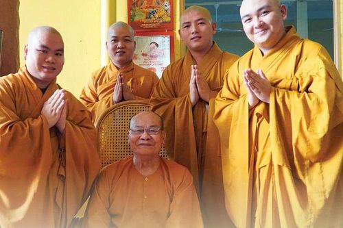 Mùa an cư với những tu sĩ trẻ