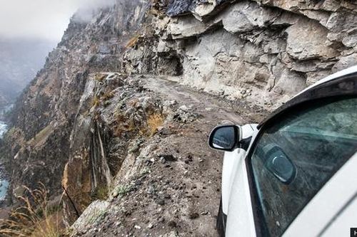 Thử thách trên con đường nguy hiểm nhất thế giới