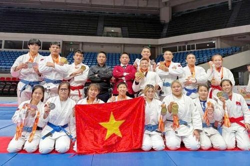 Chiến sĩ Công an TP Cần Thơ giành 2 huy chương tại Giải Vô địch Jujitsu Đông Nam Á 2025