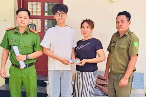 Nhặt được 37 triệu đồng, nam sinh lớp 12 trình báo Công an xã tìm người trả lại