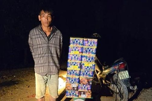 Phá nhiều vụ vận chuyển hàng lậu khu vực biên giới trong đêm