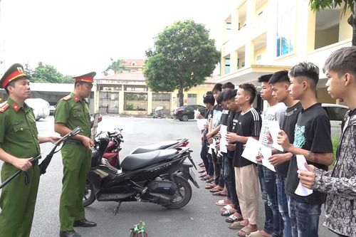 Tạm giữ hình sự 11 thanh, thiếu niên gây rối trật tự