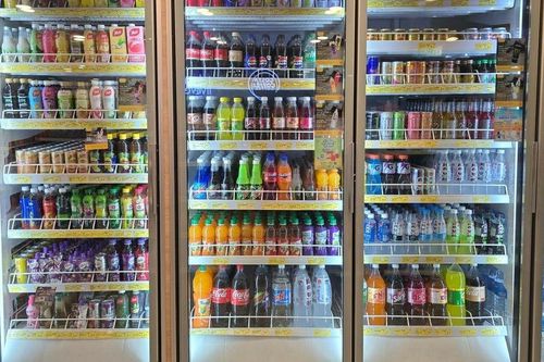 Bác sĩ cảnh báo loại nước uống quen thuộc có thể 'nuôi' tế bào ung thư mà bạn không ngờ tới