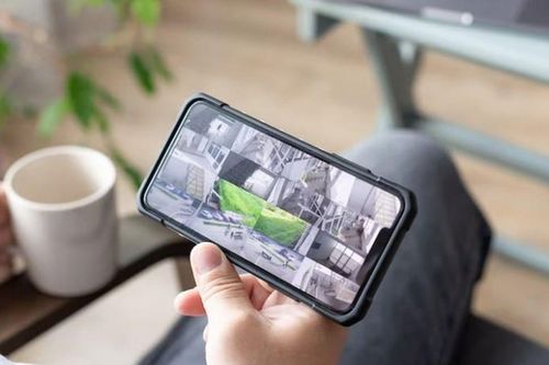 Bật camera xem con, vợ chồng tá hỏa khi nghe thấy giọng người cũ vang lên