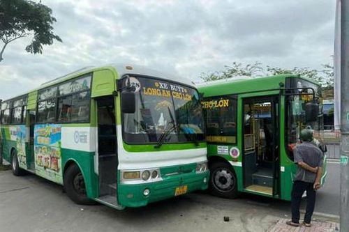 Cần xử lý nghiêm tài xế xe buýt chèn ép nhau trên xa lộ
