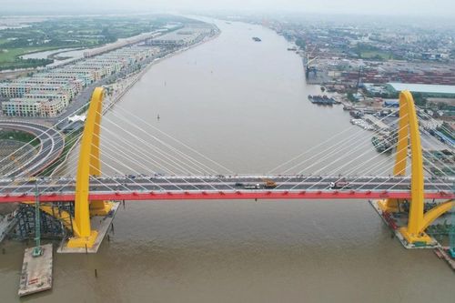 Cận cảnh cầu Hoàng Gia 2.300 tỷ đồng bắc qua sông Cấm trước ngày thông xe