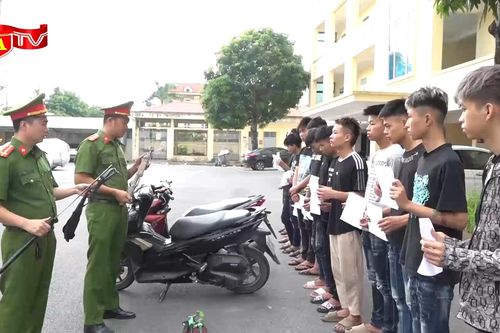 Truy xét bắt giữ 2 nhóm đối tượng tuổi 'teen' gây chiến bằng súng tự chế và đinh ba