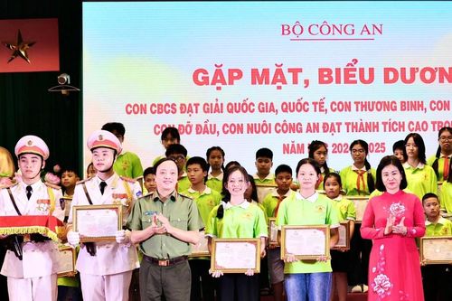 Bộ Công an biểu dương con cán bộ, chiến sĩ, con thương binh, liệt sĩ, con đỡ đầu đạt thành tích cao trong học tập