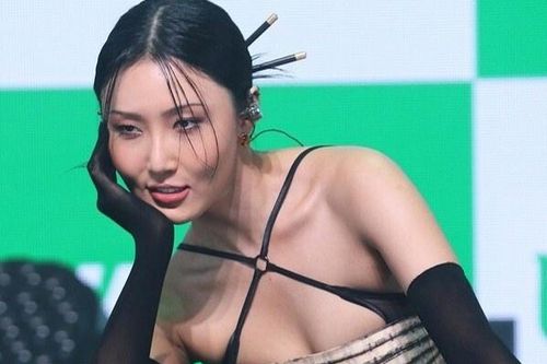 Hwasa hoảng loạn sau loạt tiết mục táo bạo