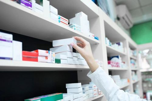 Người bệnh tự mua thuốc được BHYT chi trả như thế nào?