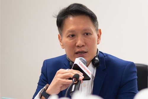CEO Binance bất ngờ tới Việt Nam