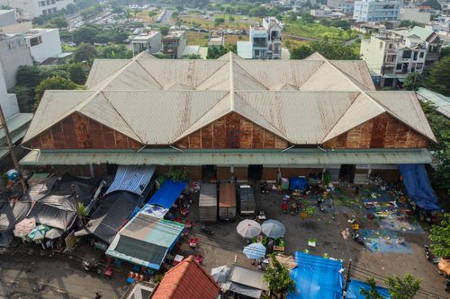 Hai ngôi chợ tiền tỷ bỏ hoang giữa TP.HCM