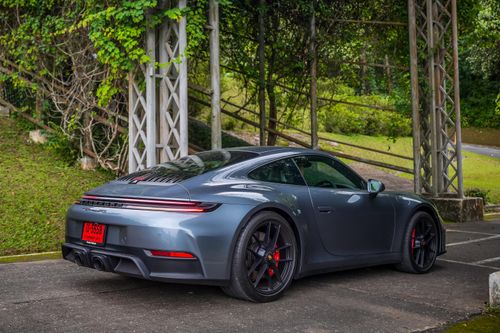 Porsche tăng giá xe ở Mỹ