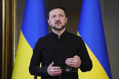 Ukraine: Tổng thống đề nghị gia hạn thiết quân luật, chuẩn bị cải tổ nội các