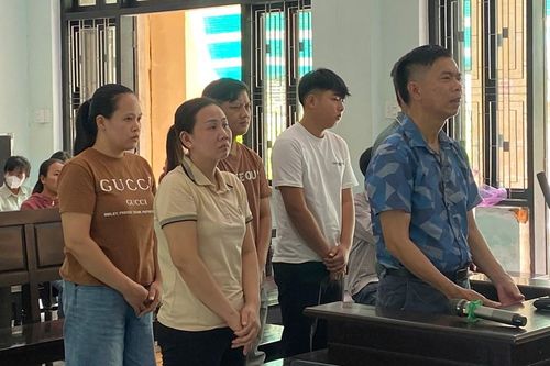 Xử phạt 6 đối tượng làm giả kính ô tô các hãng nổi tiếng