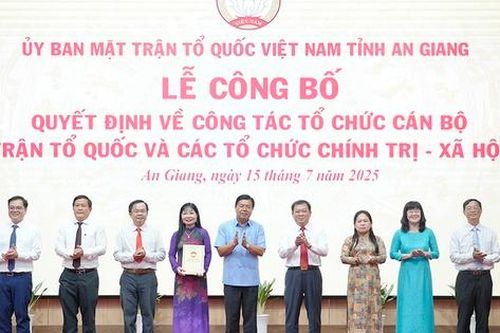 An Giang: Công bố lãnh đạo các tổ chức Chính trị-xã hội thuộc Ủy ban Mặt trận tổ quốc