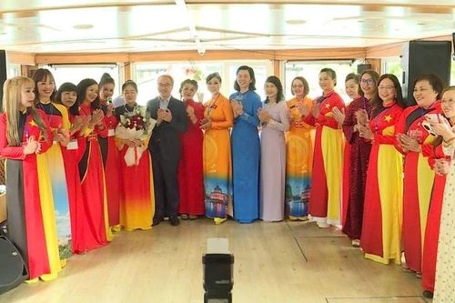 Gắn kết, phát huy sức mạnh và niềm tự hào của phụ nữ Việt Nam tại Cộng hòa liên bang Đức