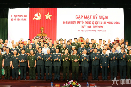 Gặp mặt kỷ niệm 60 năm Ngày truyền thống Bộ đội Tên lửa Phòng không