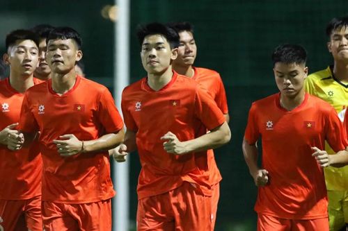 Đội tuyển U23 Việt Nam tập buổi đầu tiên tại Jakarta