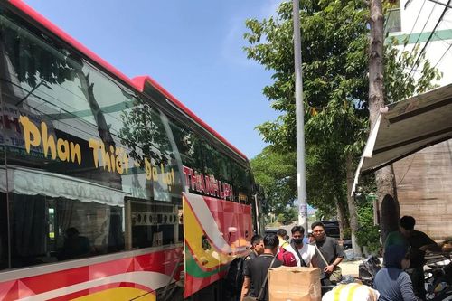 Những chuyến xe nối giữa nhiệm vụ và đời sống