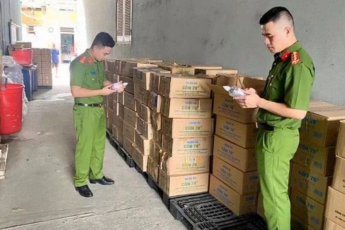Triệt phá đường dây sản xuất cồn y tế giả ở Hà Tĩnh
