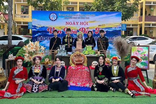 Chung tay cùng trò nội trú xây dựng bản sắc văn hóa các dân tộc thiểu số