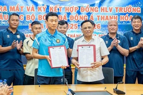 HLV Hàn Quốc tiếp quản 'ghế nóng' đội bóng xứ Thanh